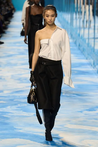 Look 19